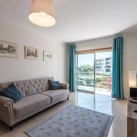 Marina Close To & * 波尔蒂芒